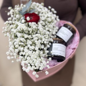 Букет дня в коробке с розами Просто так